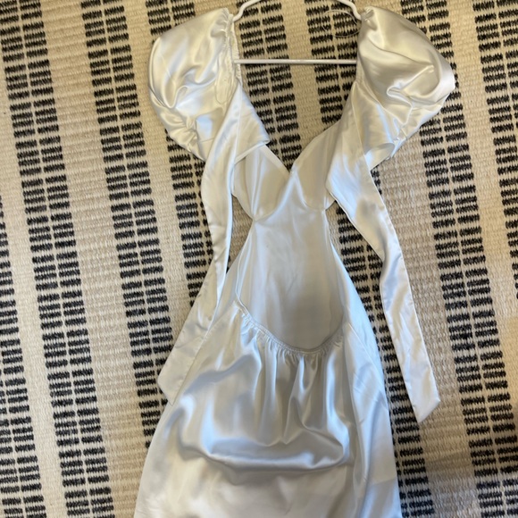 Princess Polly silk white mini dress ties in back size 0 - Picture 2 of 3